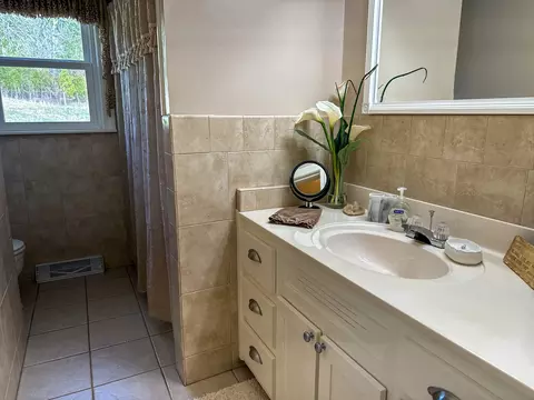 Bath - 2425 Smith Fork Rd, Olivehill, TN 38475 photo 3 of 5