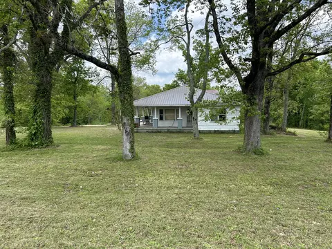 1512 Linden Hwy, Hohenwald, TN 38462