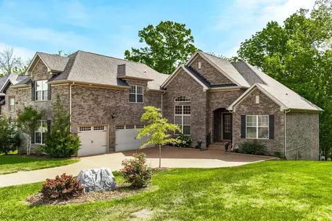1042 Tower Hill Ln, Hendersonville, TN 37075