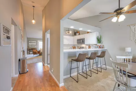 320 Lake Chateau Dr, Hermitage, TN 37076