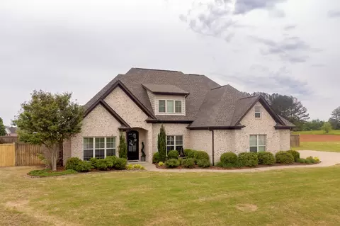 1123 Lake Spencer Dr, Tuscumbia, AL 35674