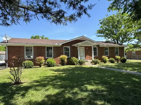 107 Ten Throw Dr, Lebanon, TN 37087