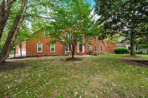 105 Blantonwood Dr, Tullahoma, TN 37388