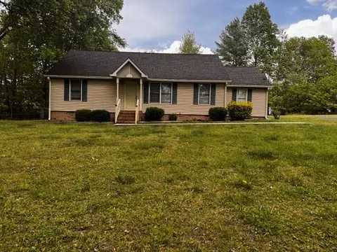 148 Glenview Dr, Estill Springs, TN 37330