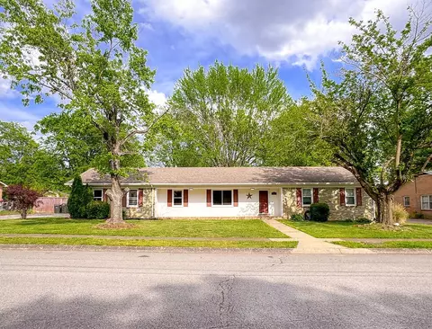 906 Springmont Dr, Hopkinsville, KY 42240