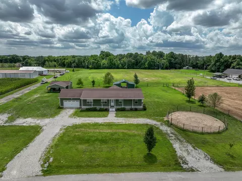 5453 Zander Rd, Hopkinsville, KY 42240