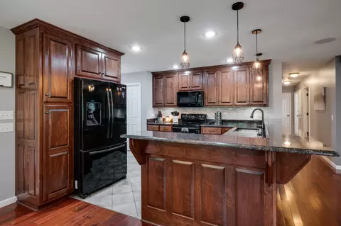 Kitchen - 929 Nancy Shawl Rd, Dickson, TN 37055 photo 3 of 3