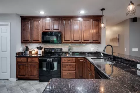 Kitchen - 929 Nancy Shawl Rd, Dickson, TN 37055 photo 2 of 3