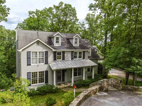 8 Park Ln, Lookout Mountain, TN 37350
