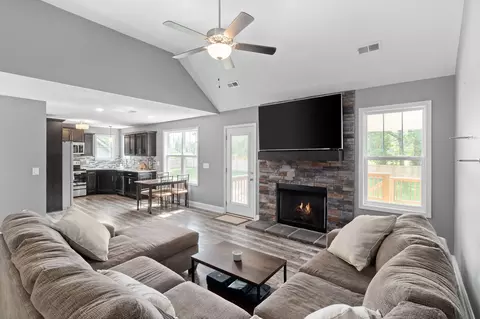 1496 Trainer Rd, Clarksville, TN 37042