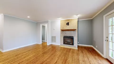 Living - 1502 Eagle St, Murfreesboro, TN 37130 photo 4 of 7