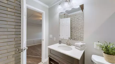 Bath - 1502 Eagle St, Murfreesboro, TN 37130 photo 2 of 4