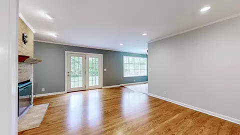 Living - 1502 Eagle St, Murfreesboro, TN 37130 photo 2 of 7