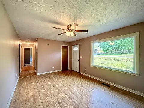 Living - 101 Haley Rd, Dickson, TN 37055 photo 2 of 2