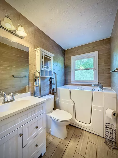 Bath - 101 Haley Rd, Dickson, TN 37055 photo 1 of 1