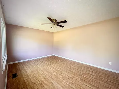 Living - 101 Haley Rd, Dickson, TN 37055 photo 1 of 2