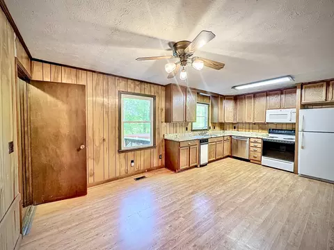 Kitchen - 101 Haley Rd, Dickson, TN 37055 photo 2 of 3