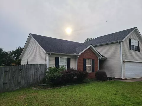 1720 Chris Dr, La Vergne, TN 37086