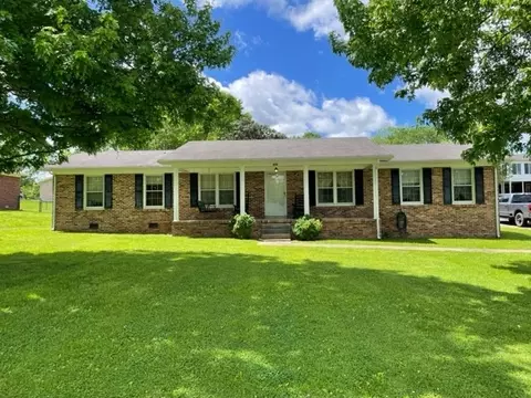 202 Lee Ave, Woodbury, TN 37190