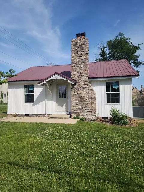 109 E Lauderdale St, Tullahoma, TN 37388