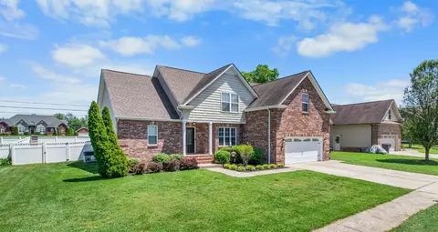 677 Richards Dr, Clarksville, TN 37043