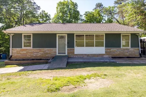 208 Longview Dr, Rossville, GA 30741