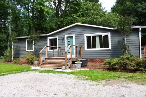 123 Guill Ln, Cottontown, TN 37048