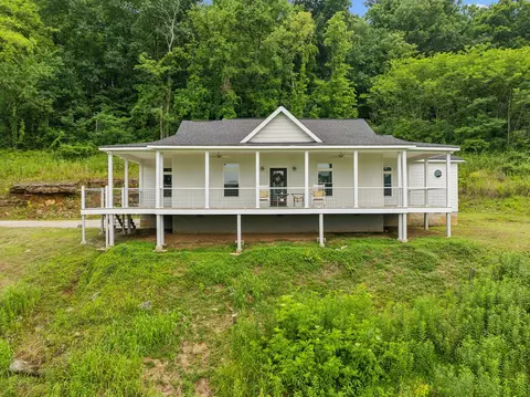 172 Peytons Creek Rd, Pleasant Shade, TN 37145