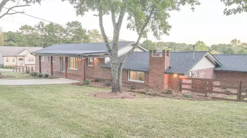 4526 Oakwood Dr, Chattanooga, TN 37416