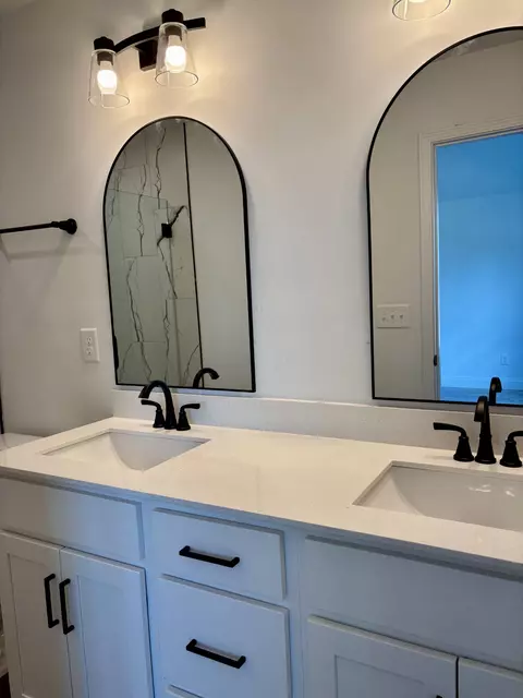 Bath - 2057 Michael Dr, Springfield, TN 37172 photo 1 of 2