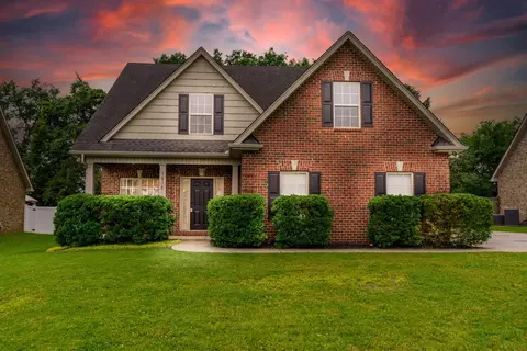 1916 Walking Dr, Murfreesboro, TN 37130