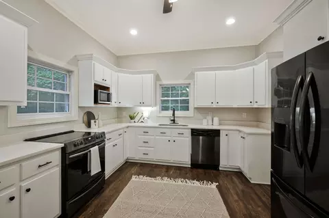 Kitchen - 311 Lee Rd, Dickson, TN 37055 photo 2 of 4