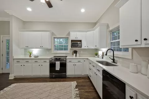 Kitchen - 311 Lee Rd, Dickson, TN 37055 photo 4 of 4