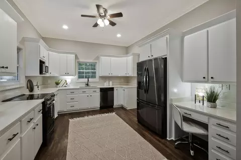 Kitchen - 311 Lee Rd, Dickson, TN 37055 photo 3 of 4
