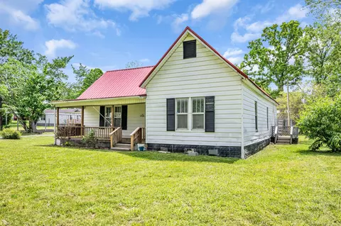 1206 Johnson St, Burns, TN 37029