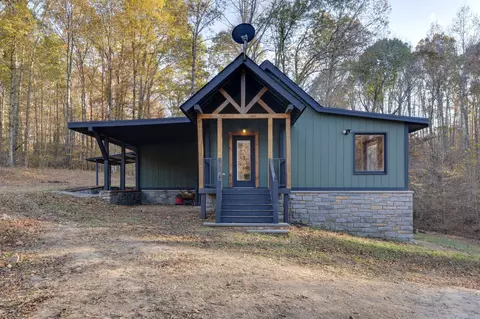 3275 Young Ln, Bon Aqua, TN 37025