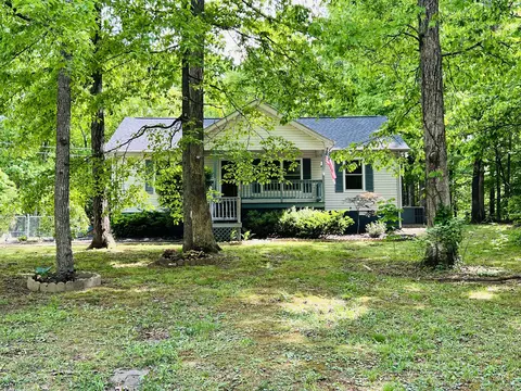 140 Windy Park Dr, Mcewen, TN 37101