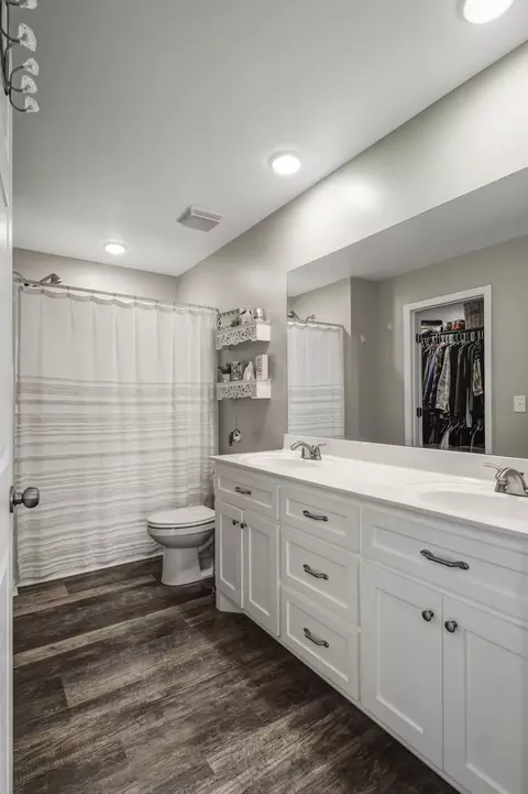 Bath - 142 Carson Ln, Ethridge, TN 38456 photo 1 of 3