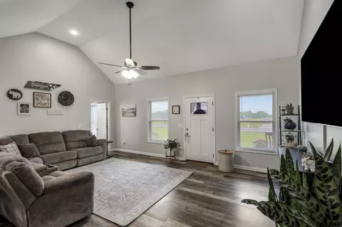 Entry Way - 142 Carson Ln, Ethridge, TN 38456 photo 2 of 3