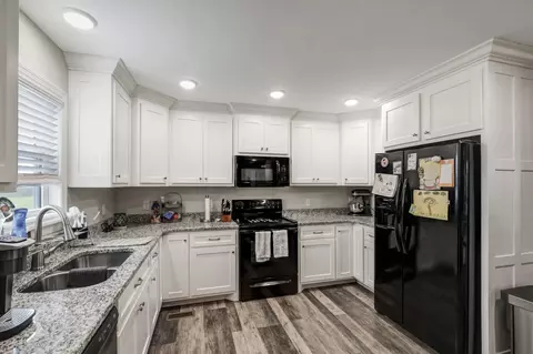 Kitchen - 142 Carson Ln, Ethridge, TN 38456 photo 2 of 2