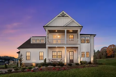 1000 Pine Creek Dr, Arrington, TN 37014