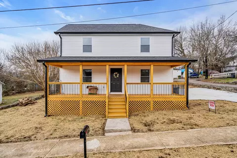 218 Jefferson St, Fayetteville, TN 37334