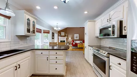 Kitchen - 747 John Wright Rd, Mount Juliet, TN 37122 photo 2 of 5