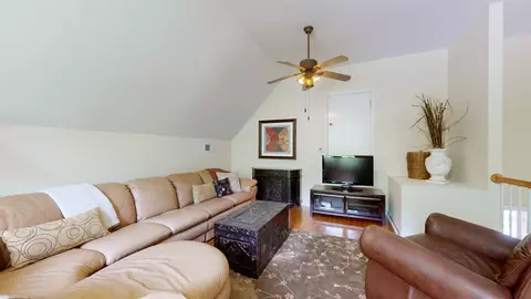 Living - 747 John Wright Rd, Mount Juliet, TN 37122 photo 2 of 2