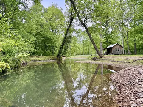 1818 Linville Rd, Lawrenceburg, TN 38464