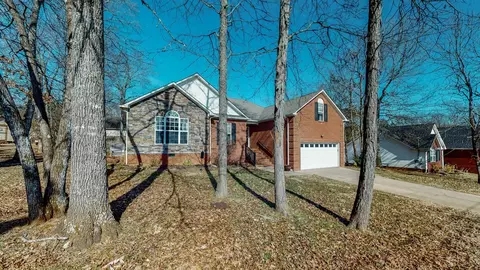 1502 Raylee Dr, Chapel Hill, TN 37034