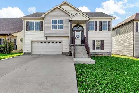 3732 Gray Fox Dr, Clarksville, TN 37040