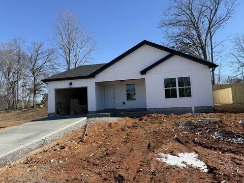 229 Wayne Hall Rd, Clarksville, TN 37040