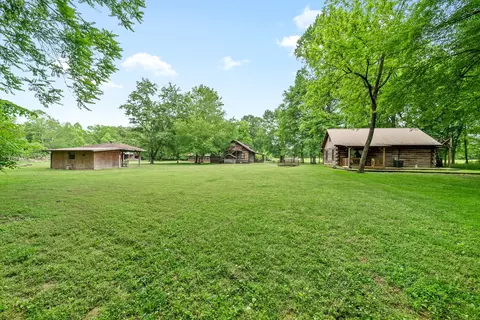 2375 Hooks Ln, Woodlawn, TN 37191