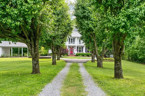 4547 Thomasville Rd, Chapmansboro, TN 37035